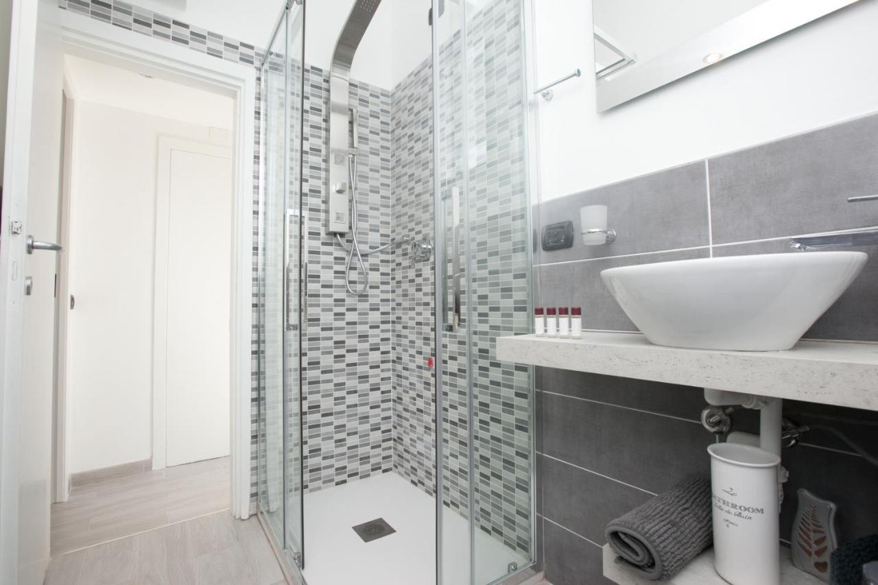 Amazing And New Penthouse In City Center Milán Exterior foto