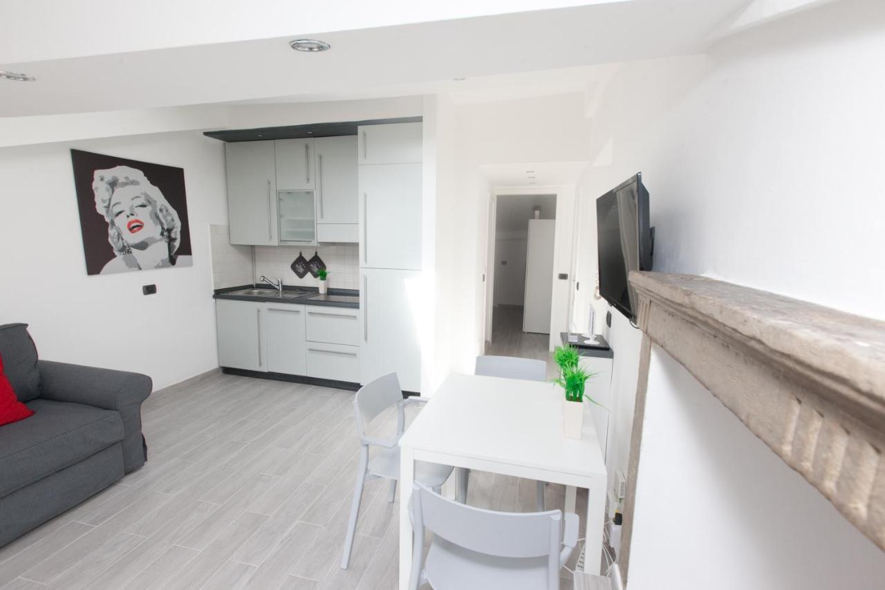 Amazing And New Penthouse In City Center Milán Exterior foto